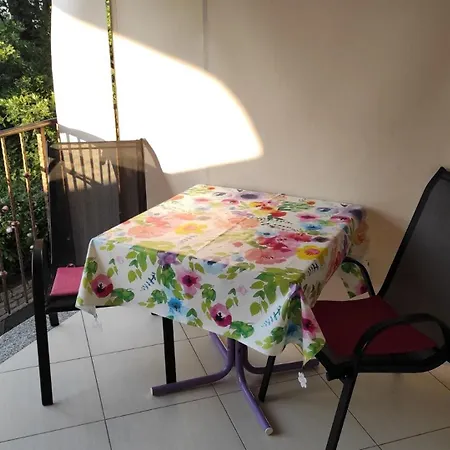 Guest house Karmen In Mali Maj Porec